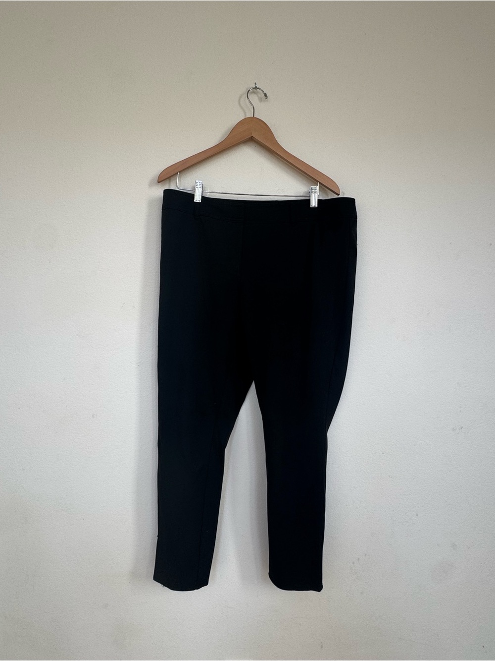 New York & Company Black Cropped Ponte Pants